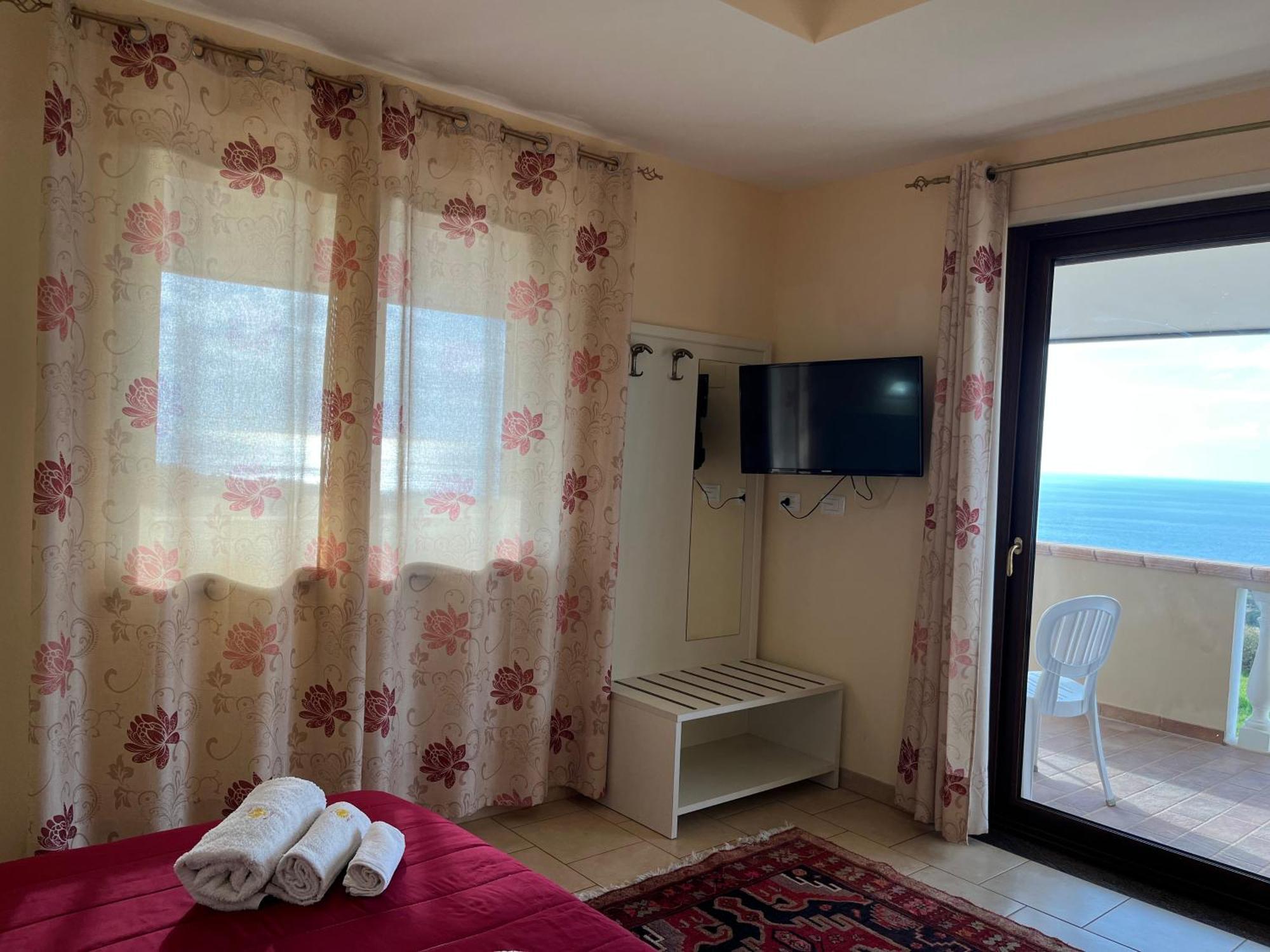 Residenza Domus Aurea Tropea- Vista Mare Hotel Santa Domenica  Exterior photo