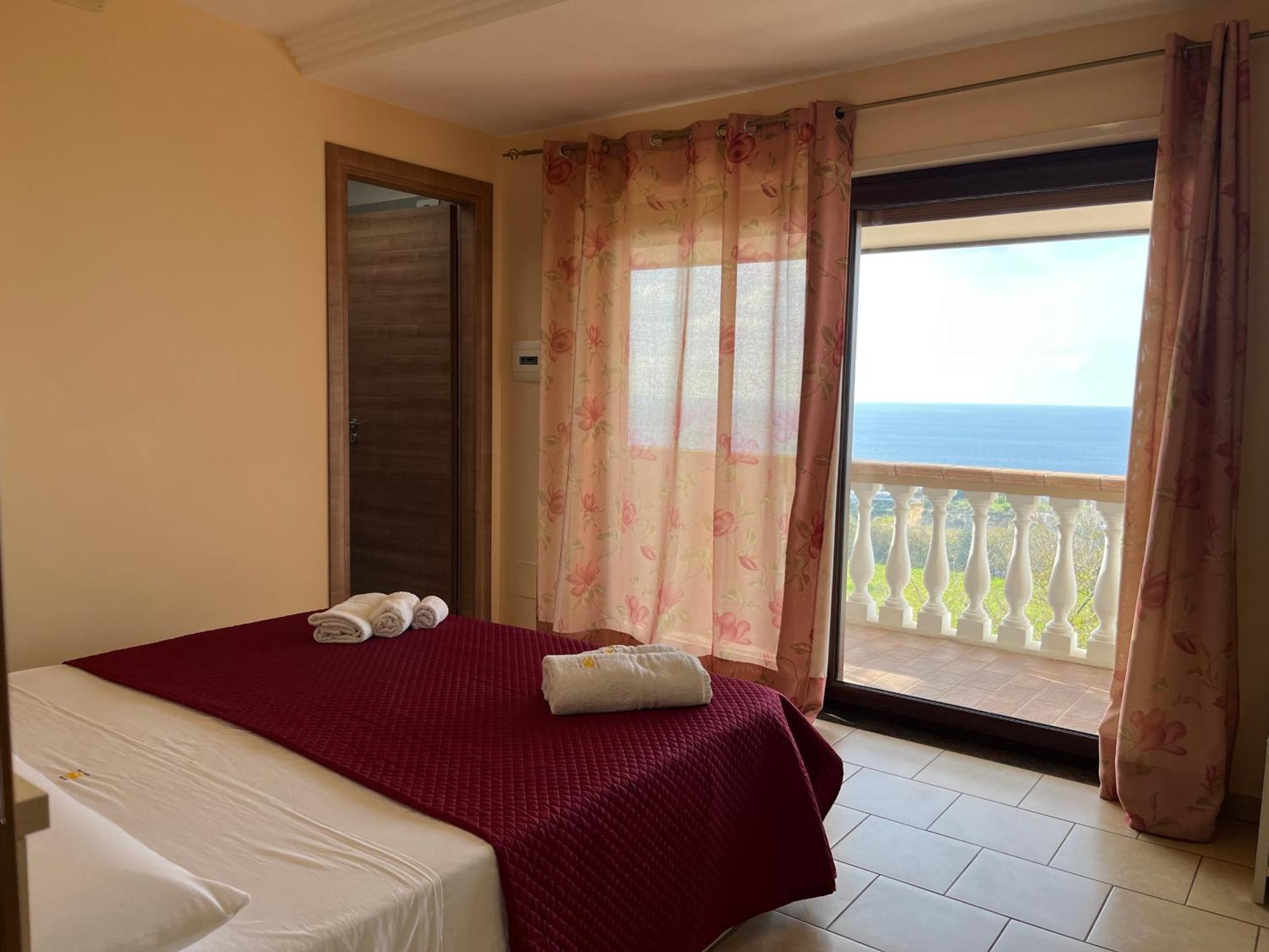 Residenza Domus Aurea Tropea- Vista Mare Hotel Santa Domenica  Exterior photo